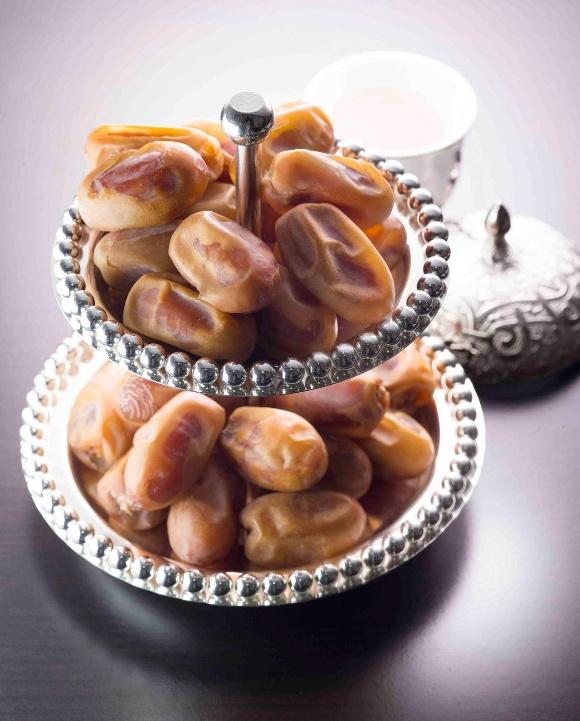 The Art and Flavor of Saudi Dates and Their Delights 4 Premium Khlas Dates export product — brown dates from Al Hassa