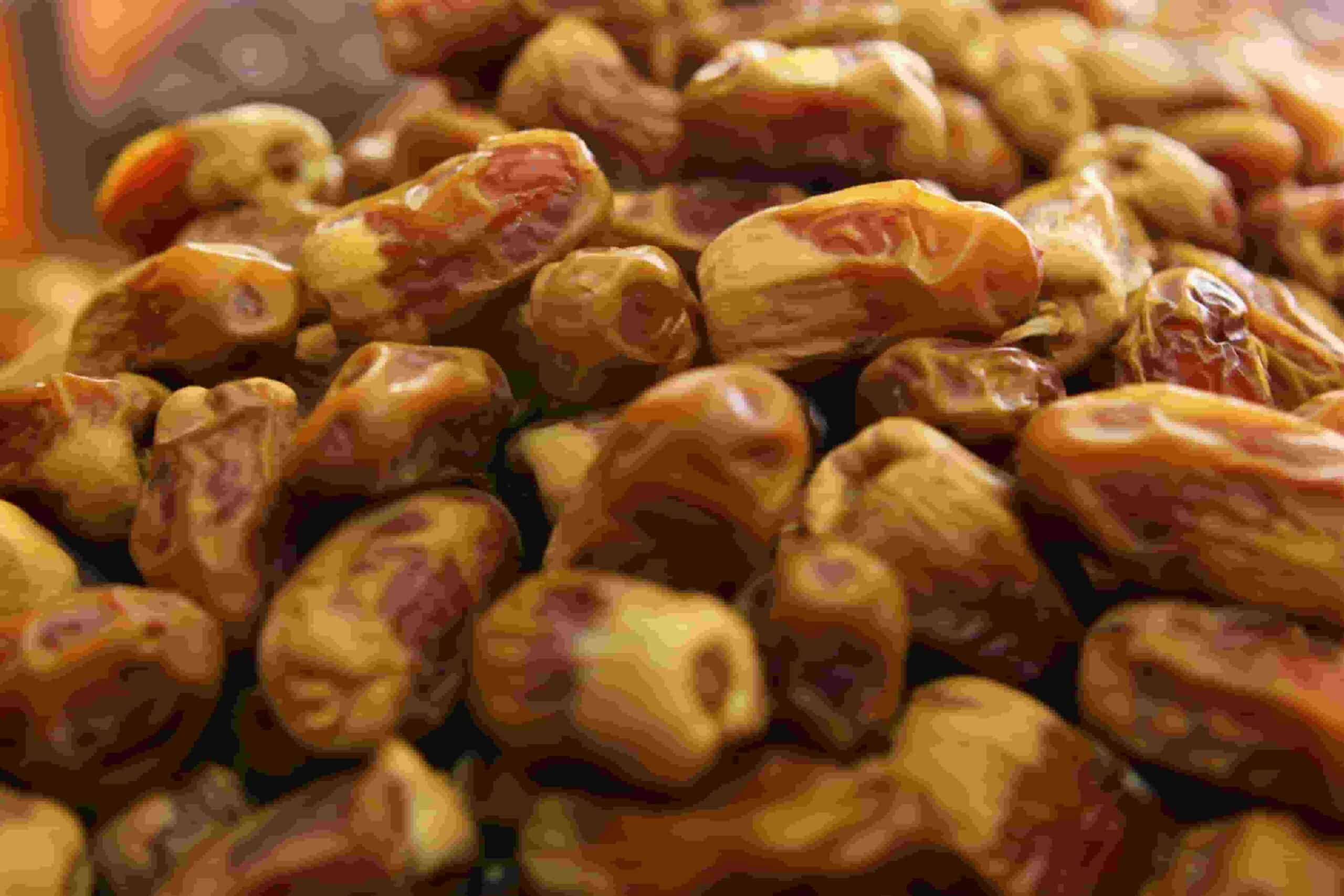 Saqei Dates Saudi Arabia | Dual Color Premium Dates 1 Sagai dates wholesale exporter – Premium bulk dates for export